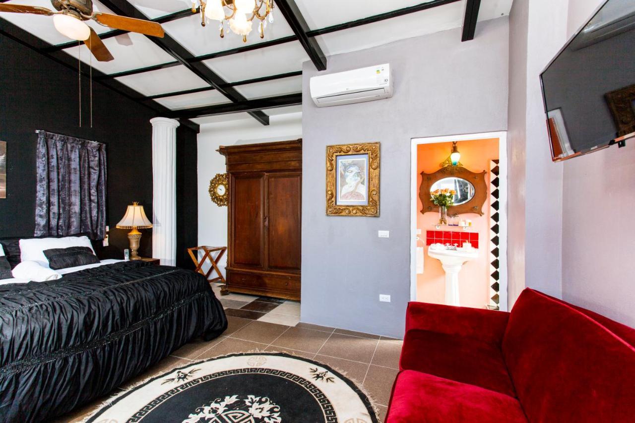 Garlands Del Rio Riverside Boutique Hotel Пуерто Валярта Стая снимка