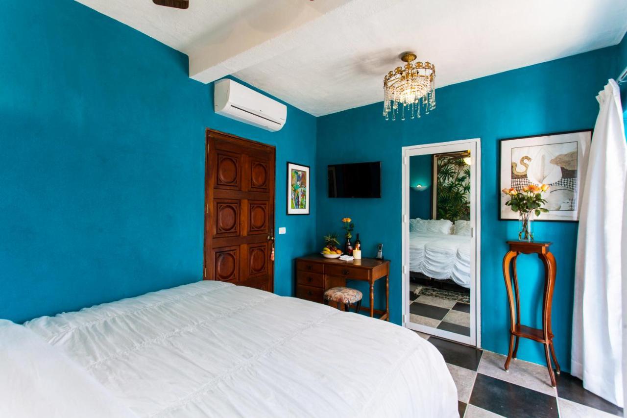 Garlands Del Rio Riverside Boutique Hotel Пуерто Валярта Стая снимка