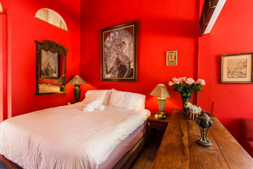 Garlands Del Rio Riverside Boutique Hotel Пуерто Валярта Стая снимка